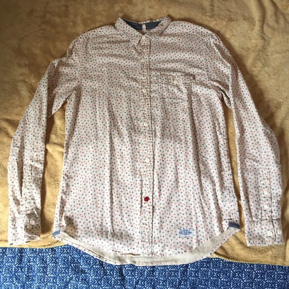Long sleeve w buttons ; )