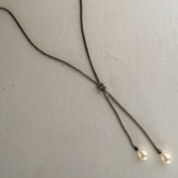Lariat necklace with real pearls