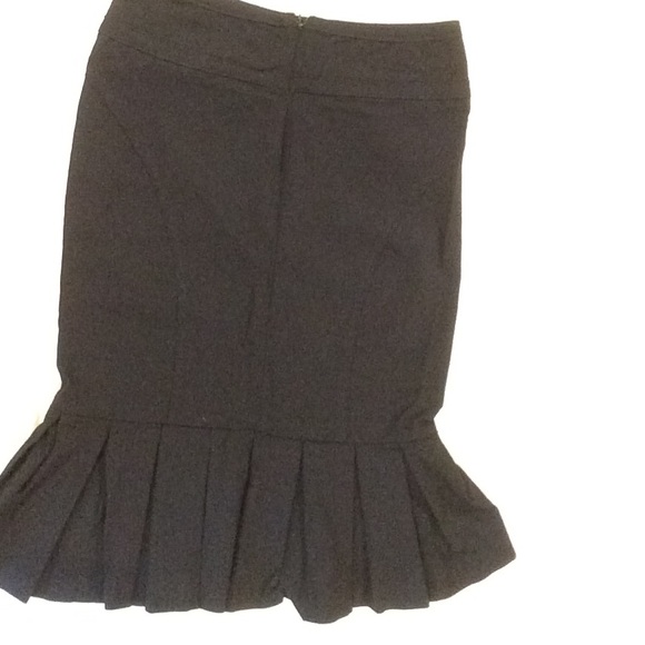 NWOT xoxo fitted skirt with pleated flair - Picture 2 of 2