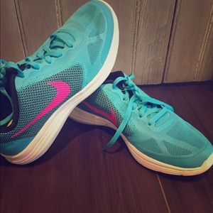 BRAND NEW Nike Revolution 3