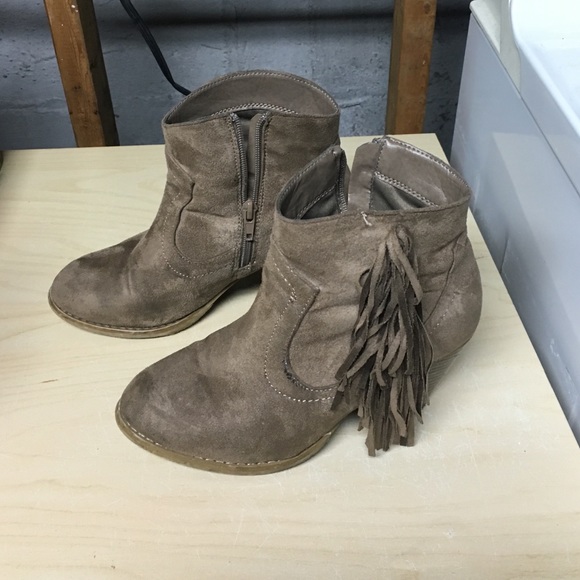 Fringe suede booties