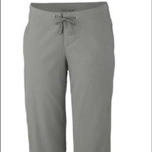 Columbia women's Anytime Outdoor Capri Grey Sz 6