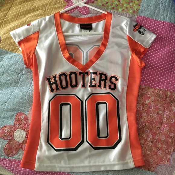 Hooters jersey