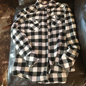 Plaid flannel long sleeve shirt