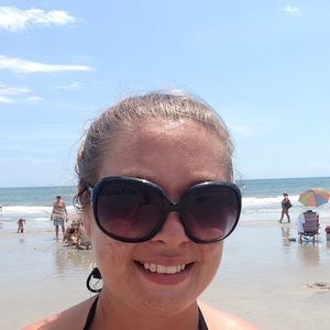 Meet your Posher, Courtney