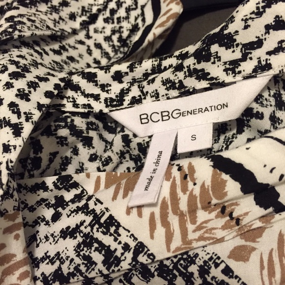 BCBGENERATION Pattern Dress - Picture 4 of 4