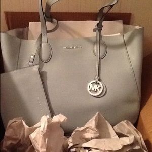NWT - Michael Kors Mae lrg, leather Celadon Tote