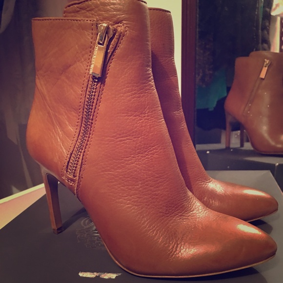 Vince vamuto leather zip up boots