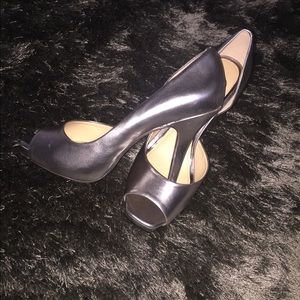 Basic Peep-toe Pump