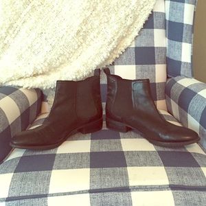 Arturo Chiang black booties