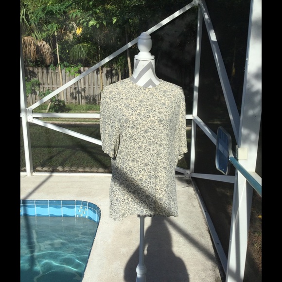 Floral Blouse sold - Picture 2 of 5