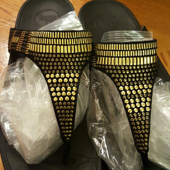 Black flip flops is the brand