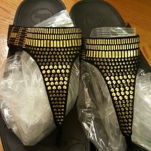 Black flip flops is the brand