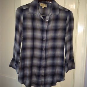 Blue grey plaid top.