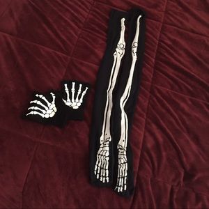 Skeleton gloves and skeleton thigh highs