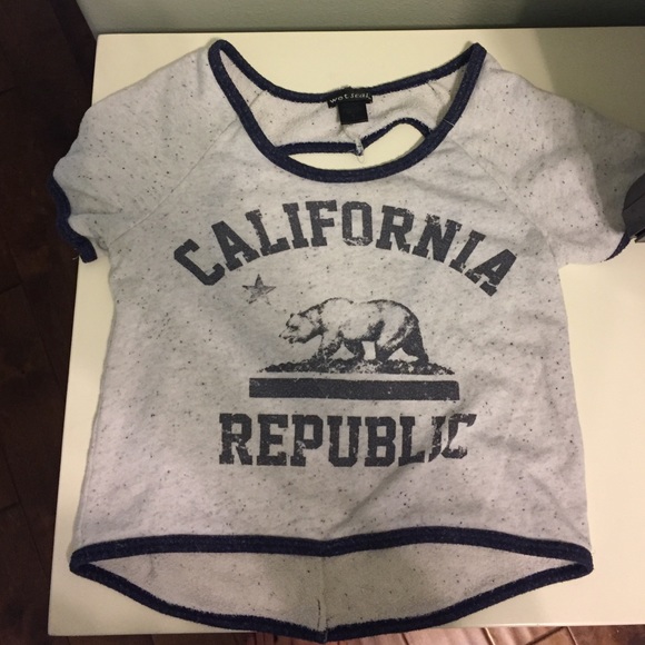 Wet Seal California crop top w/ back heart cutout - Picture 1 of 3