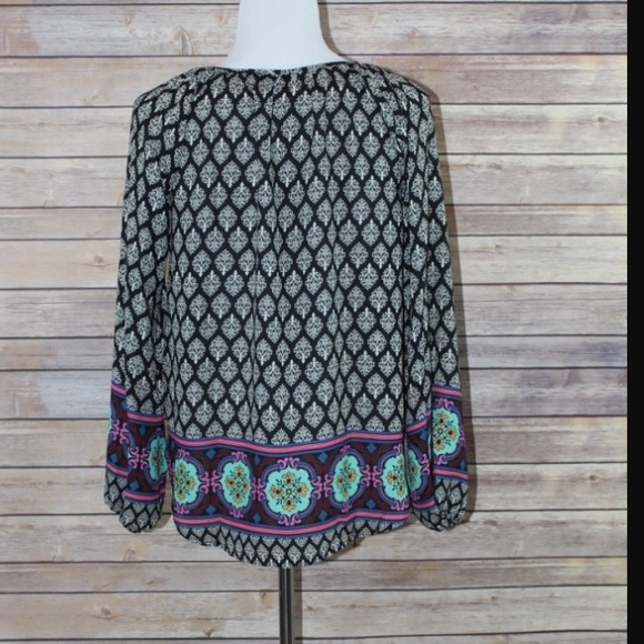 Blouse with Patterned Hemline - Picture 3 of 3