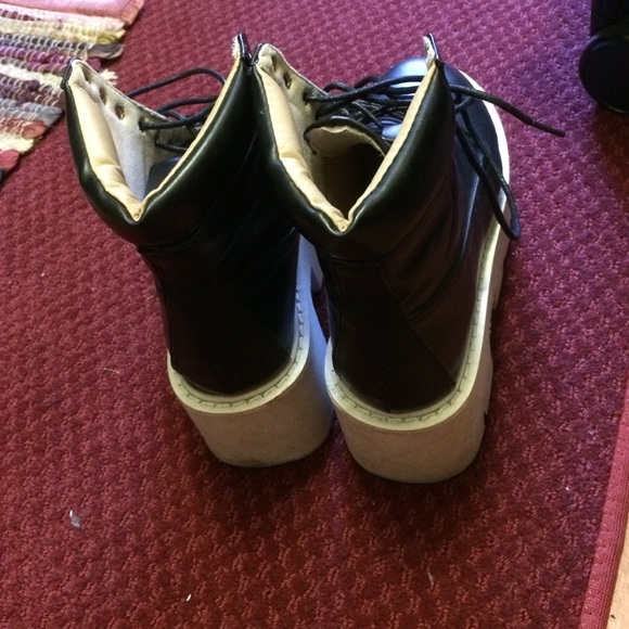 Army boots! - Picture 2 of 3