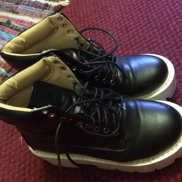 Army boots! - Picture 3 of 3