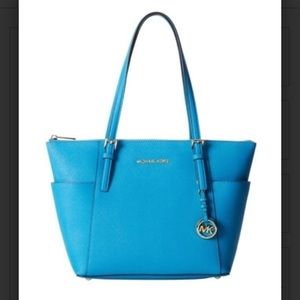 Michael Kors JET SET SAFFIANO TOP ZIP TOTE