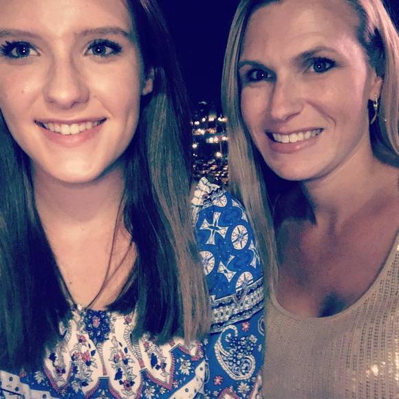 Meet your Posher, Whitney - Picture 1 of 1