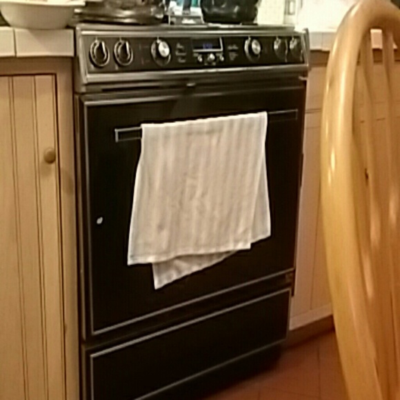 Meet your Posher, Leslie