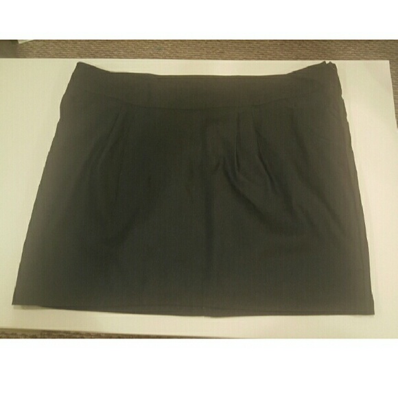 Sophisticated short blue denim skirt