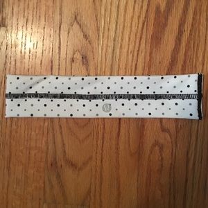 Black and white lululemon headband