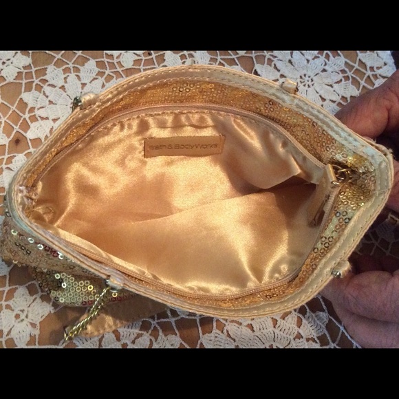 Donated. 🌺 FREE W/PURCHASE - Glittery make-up bag - Picture 2 of 2