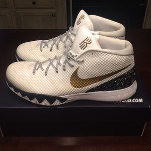 Nike ID Kyrie 1 Size 11.5