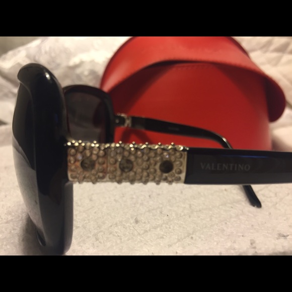 Valentino Black sunglasses - Picture 2 of 4