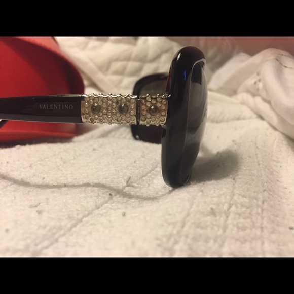 Valentino Black sunglasses - Picture 3 of 4
