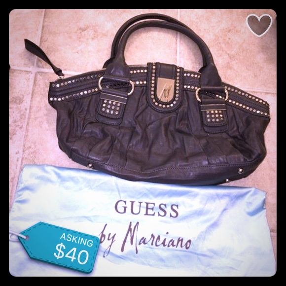 Marciano purse comes with strap