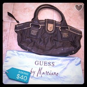 Marciano purse comes with strap