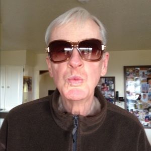 Like new Gucci sunglasses with gold embellishment.