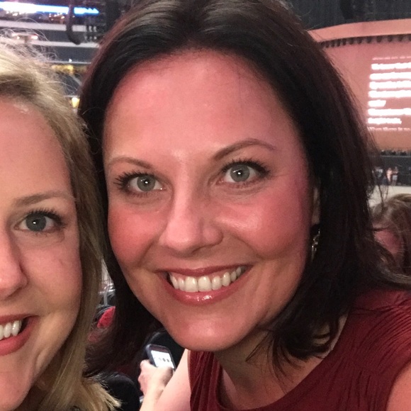 Meet your Posher, Jennifer - Picture 2 of 3