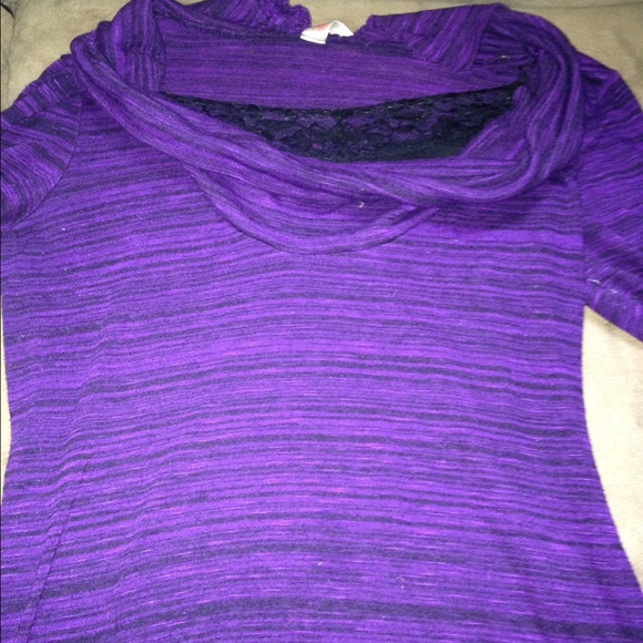 Cute long shirt with lace coller - Picture 1 of 2