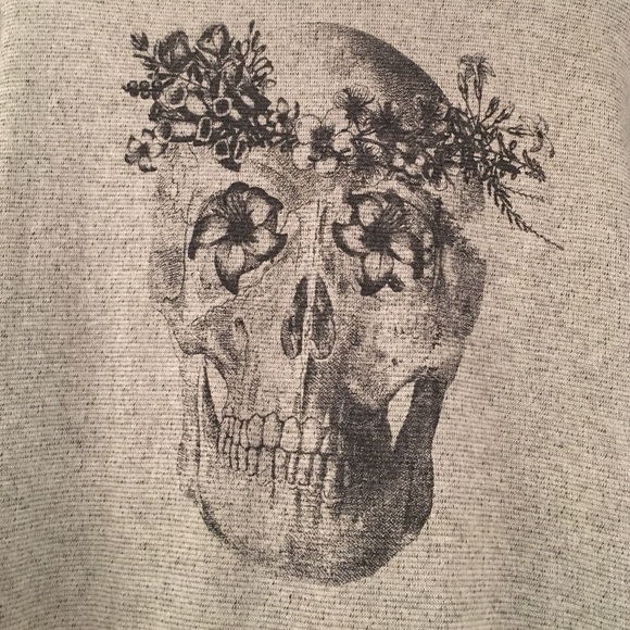Urban outfitters soft skull shirt - Picture 2 of 3