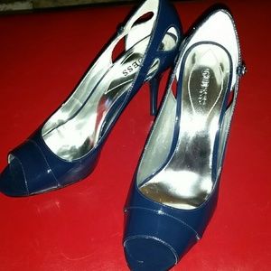 Guess dark blue patent heels size 7
