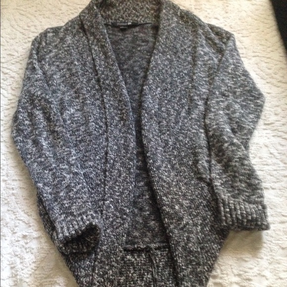 🌹Forever 21 Open Black & White sweater🌹