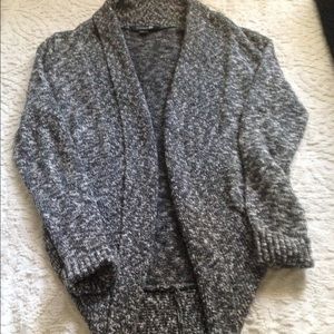 🌹Forever 21 Open Black & White sweater🌹
