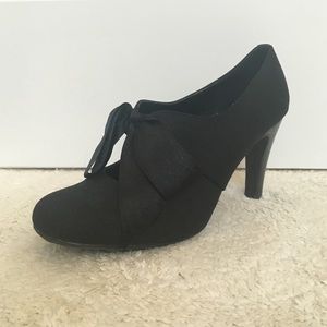 Heeled Oxfords with Satin Bow