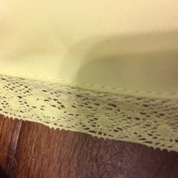 Yellow blouse with cap sleeves with lace - Picture 2 of 3