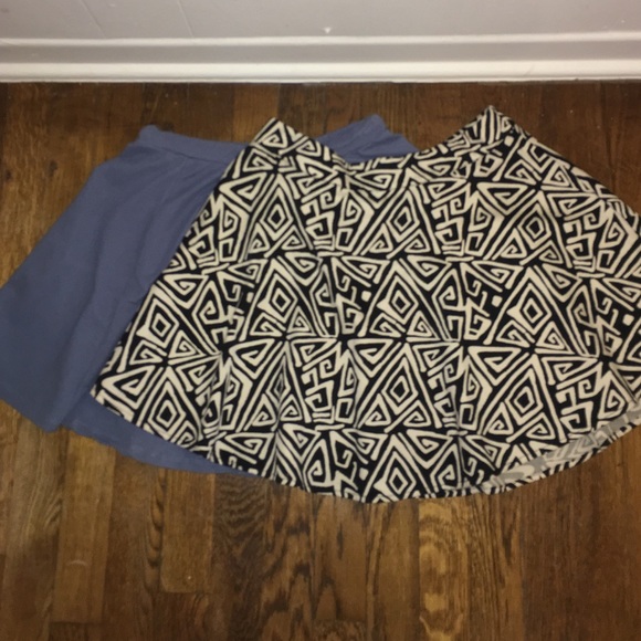 2 triangle short skirts