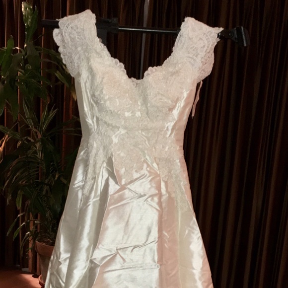 Wedding gown