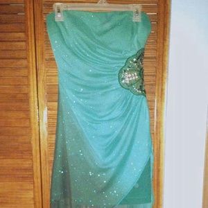 Strapless formal dress