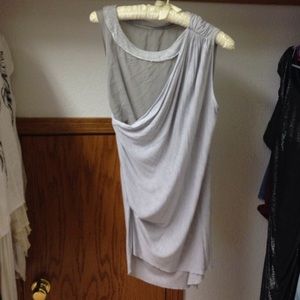 One shoulder type gray shirt