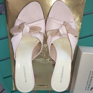 Burberry sandals👏🏻👏🏻sold!