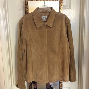 ✨✨ Gorgeous Suede Jacket w/ Embroidery Detail✨✨