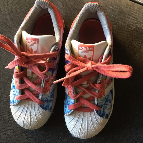 Adidas Superstar Flowers Size 2 Youth Pink Blue 💐